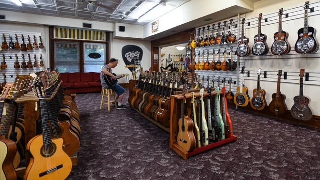 Elderly Instruments Shop