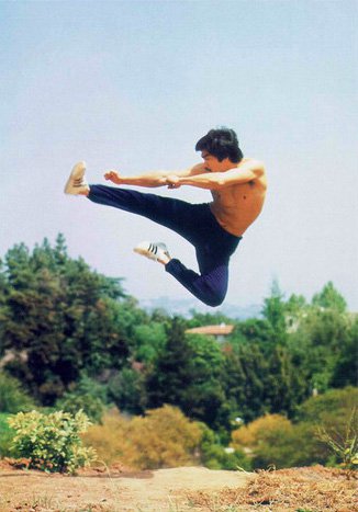 Bruce Lee kicking high from a standstill.